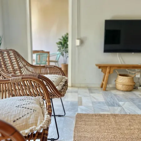 Apartment Alambra Del Sol - Coastal Retreat By The Beach