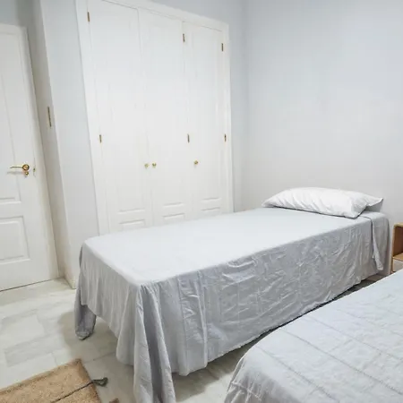 Alambra Del Sol - Coastal Retreat By The Beach Apartamento Estepona
